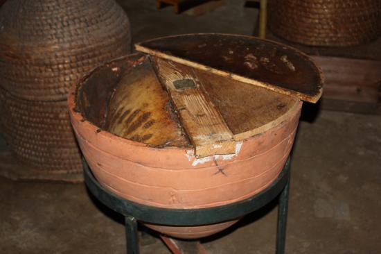 ruche fixiste en poterie (origine inconnue)