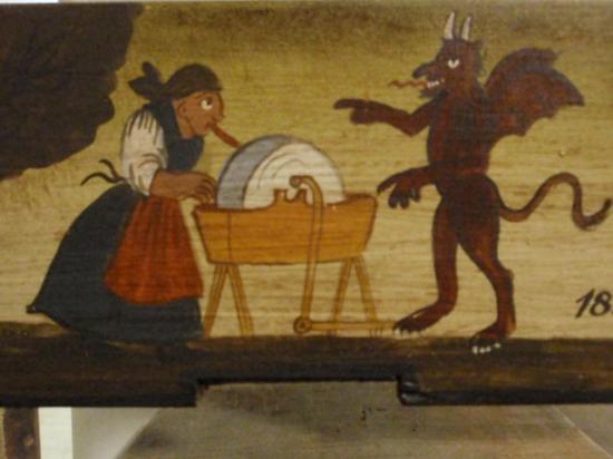 détail de fronton de ruche de Slovénie