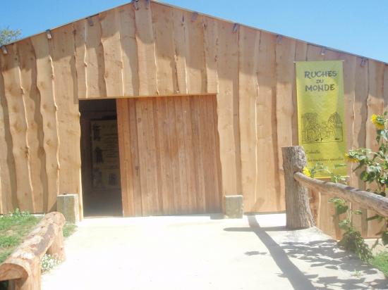 Façade de l'exposition annuelle de Comps
