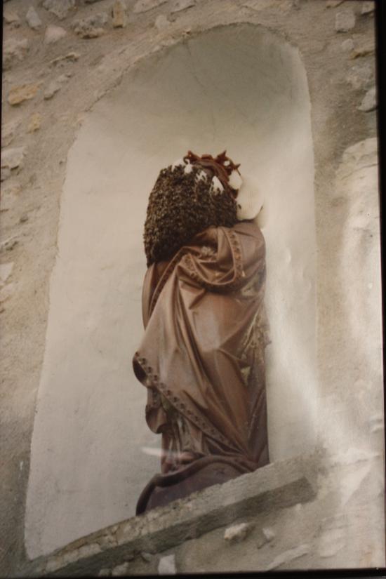 Essain d'abeille à la Sainte Vierge