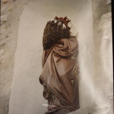 Essain d'abeille à la Sainte Vierge